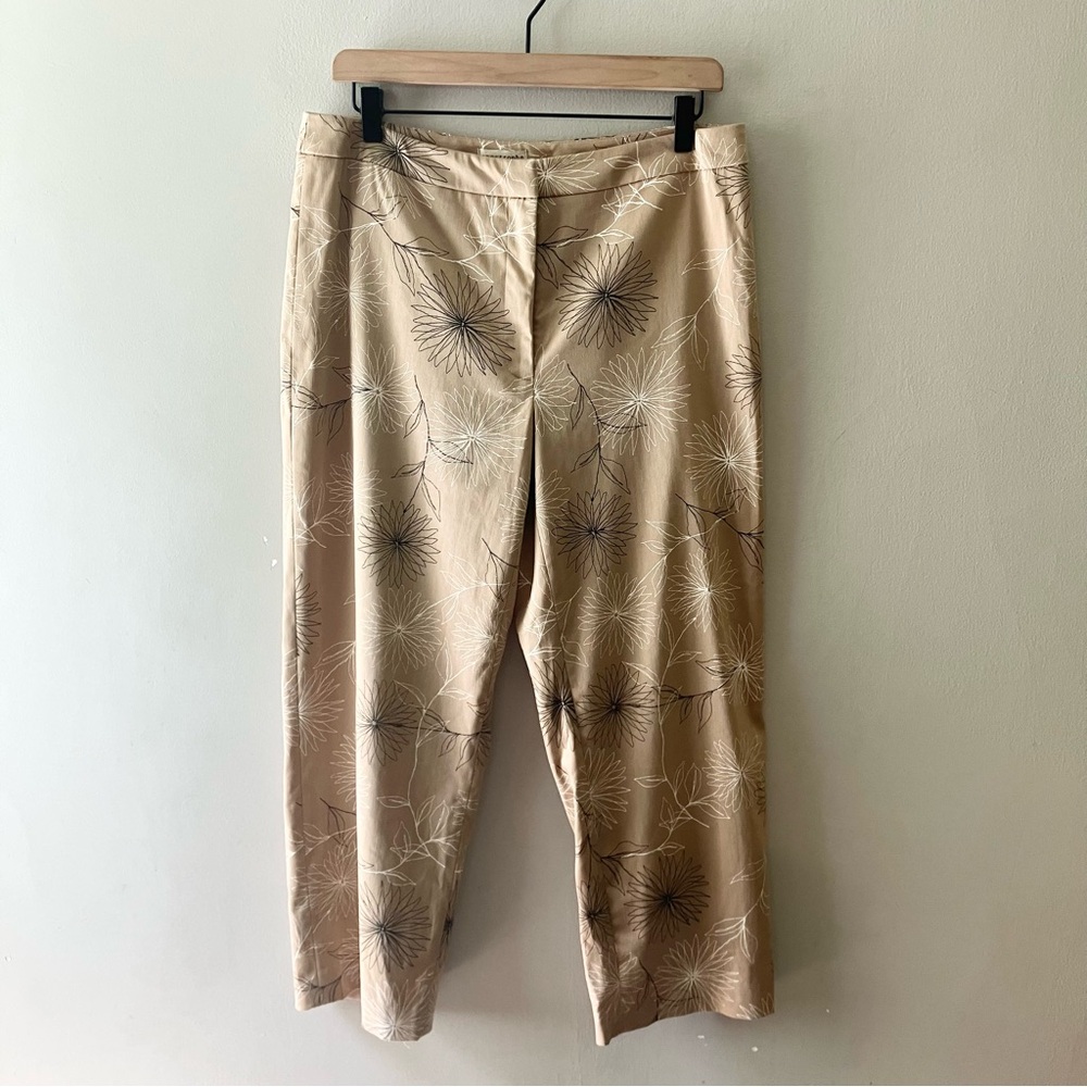 APOSTROPHE Floral Print Mid Rise Capris